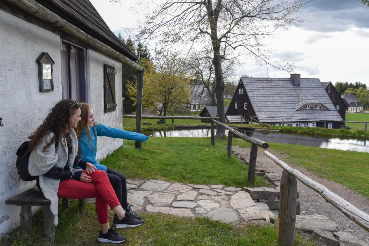 Hotel Erbgericht Buntes Haus Seiffen Buitenkant foto