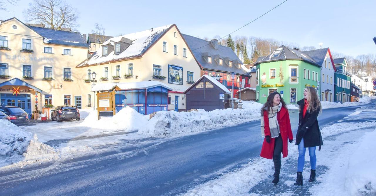 Hotel Erbgericht Buntes Haus Seiffen Buitenkant foto